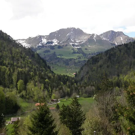 Bed and breakfast Chalet Des Graines D'aventures La Tine